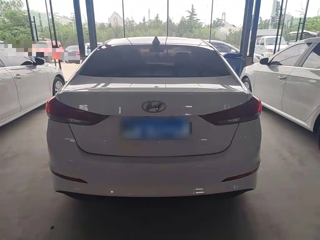 Hyundai Elantra 2016 Model 1.6L Automatic Smart Elite фото 6