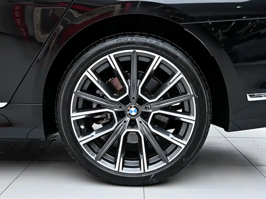BMW 7 Series 2019 Facelift 740Li xDrive Executive M Sport Package фото 40