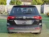 Photo 8 - Volkswagen Tiguan L