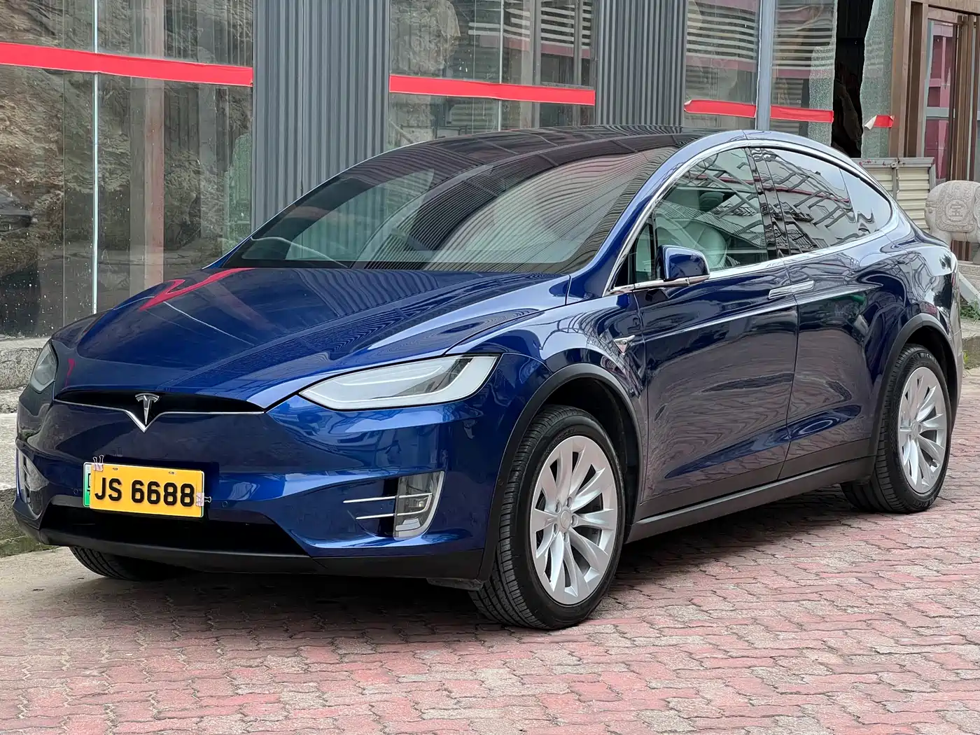 TESLA MODEL X