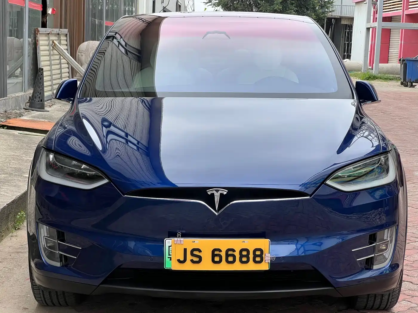 TESLA MODEL X