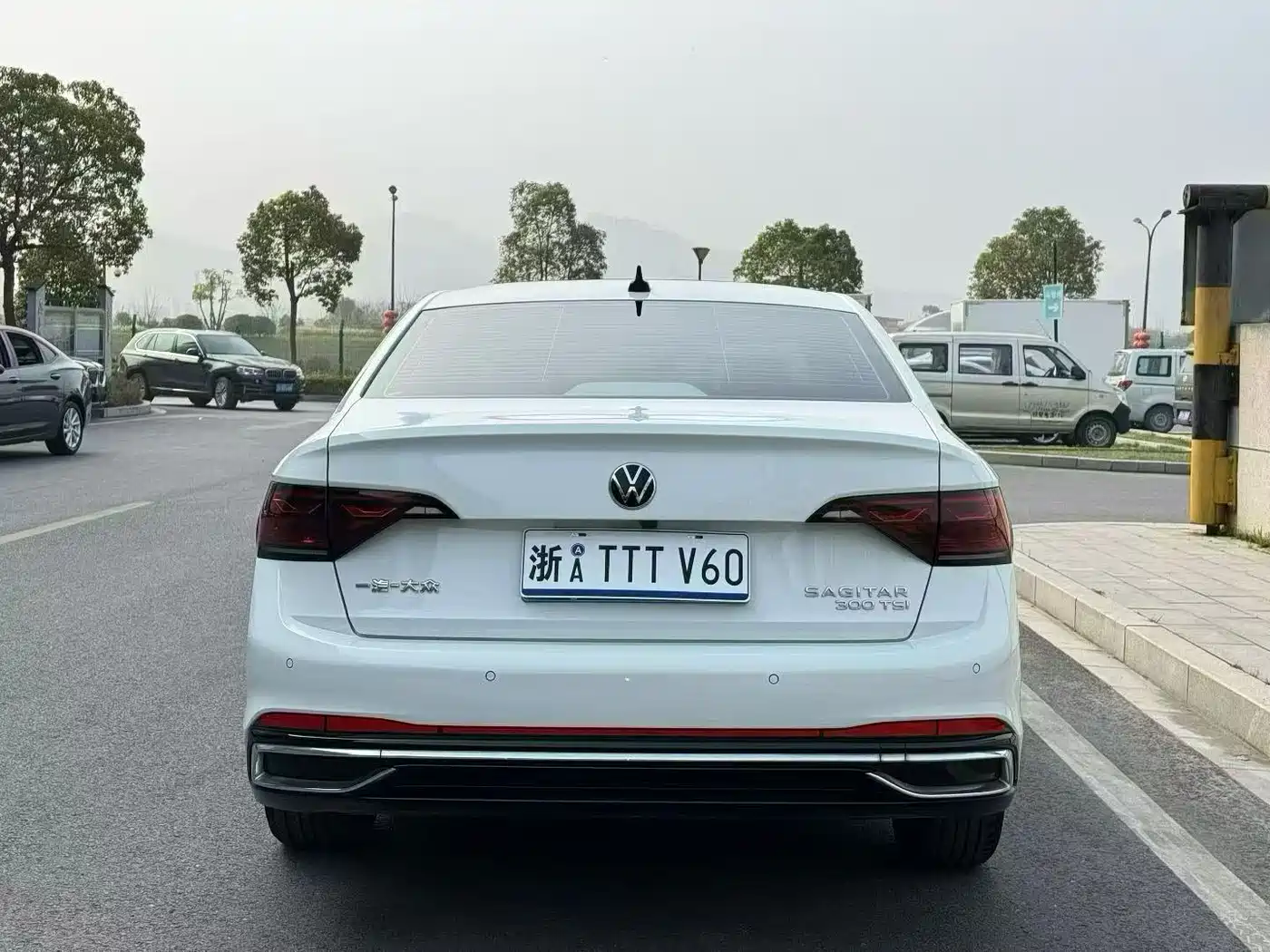 Volkswagen Sagitar 2023 300TSI DSG Surpassing Edition фото 8
