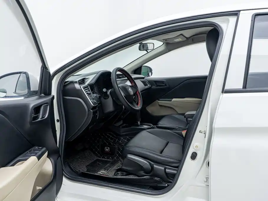 Фото 9 - Honda City