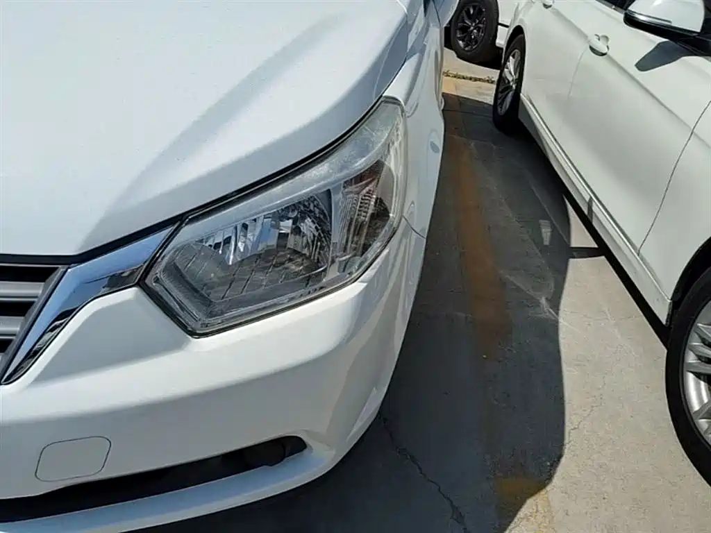 Venucia R50 2015 2014 1.6L Automatic Exciting Edition