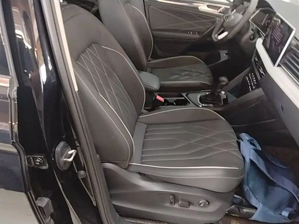 Volkswagen Tiguan L 2023 330TSI Auto 2WD Smart Edition фото 25