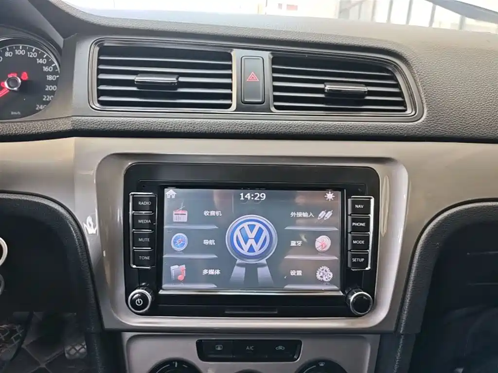 Volkswagen Lavida 2013 Facelift Classic 1.6L Manual Trend фото 13