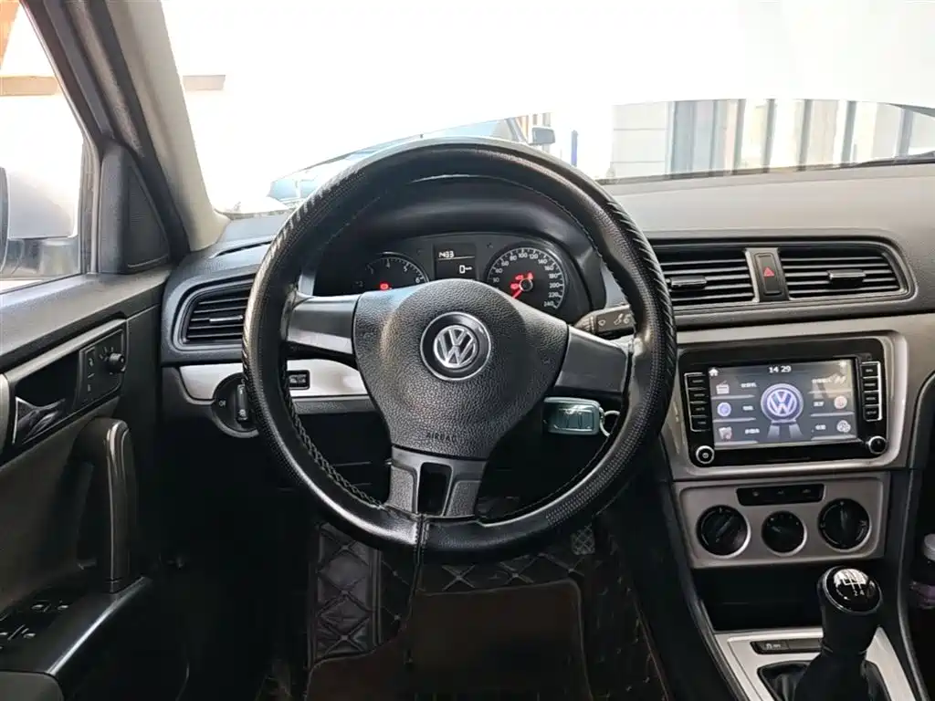 Volkswagen Lavida 2013 Facelift Classic 1.6L Manual Trend фото 11
