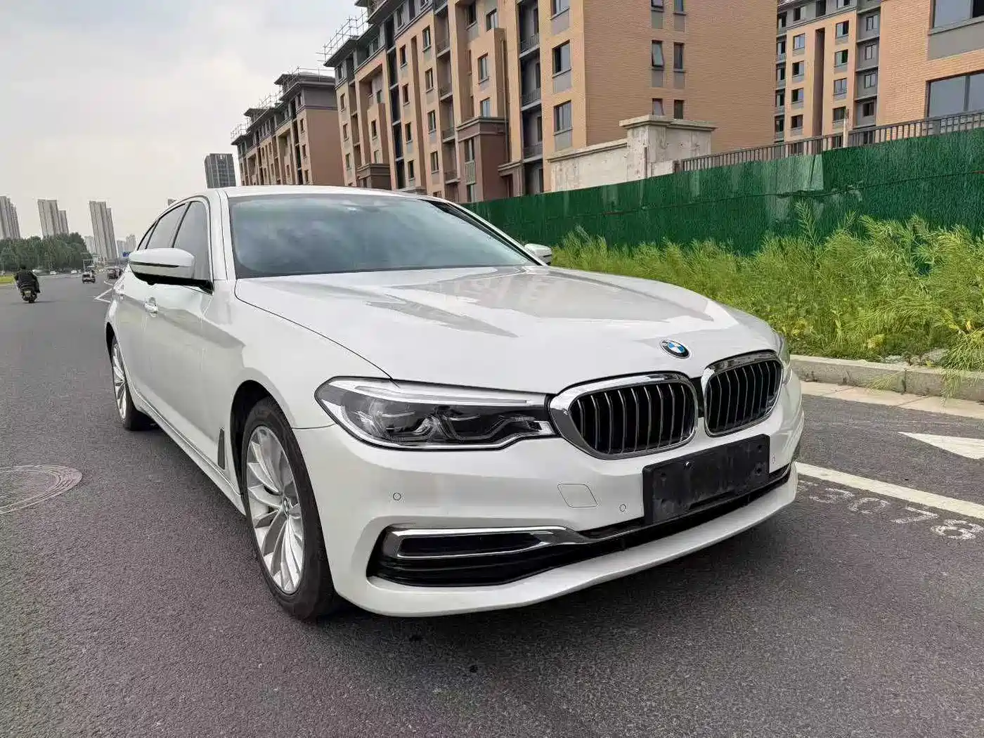 BMW 5 Series New Energy 2020 530Le Luxury Package фото 3