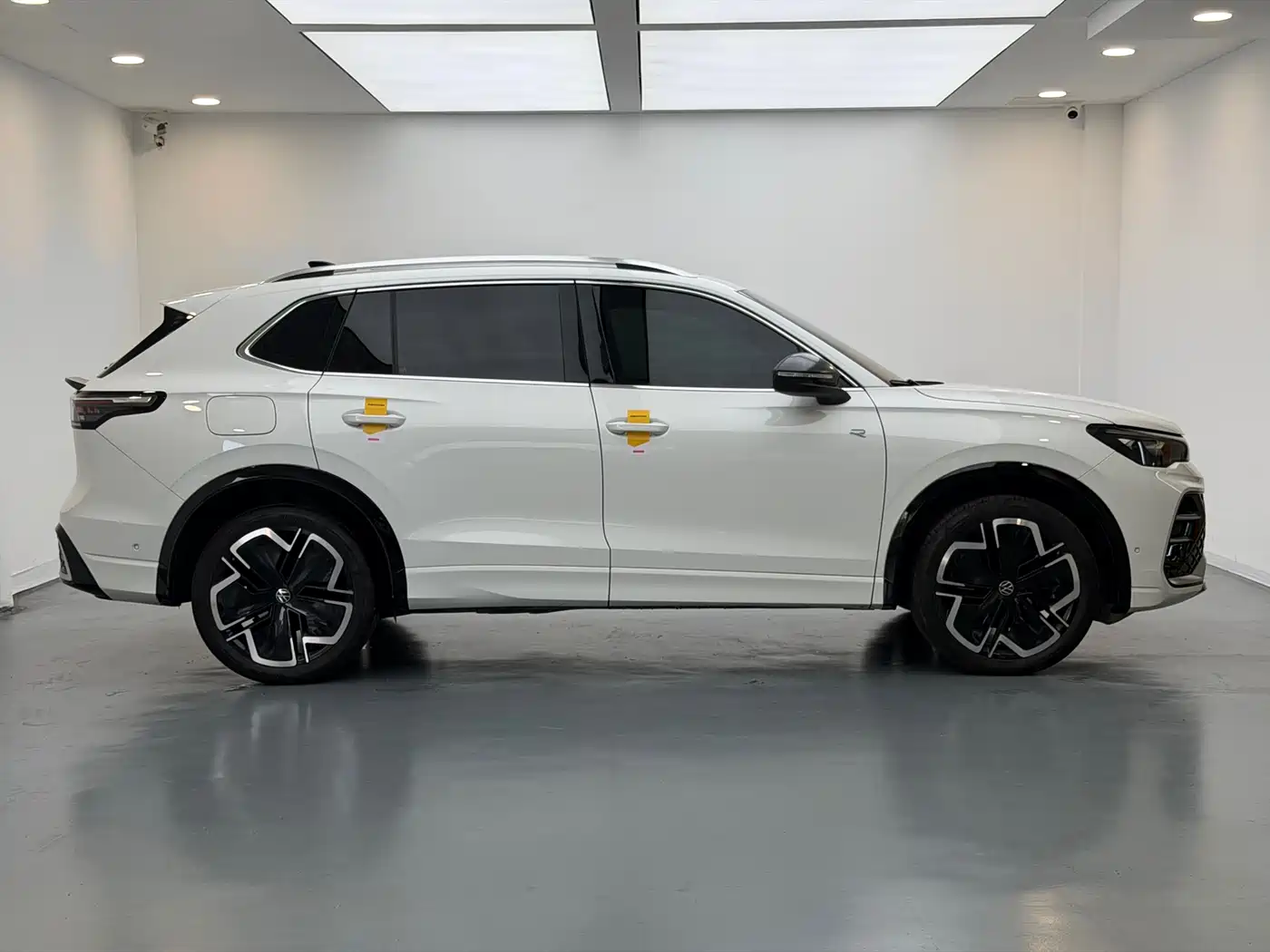 Volkswagen Tiguan L 2024 PRO 330TSI FWD R-Line Intelligent Premium Edition фото 9