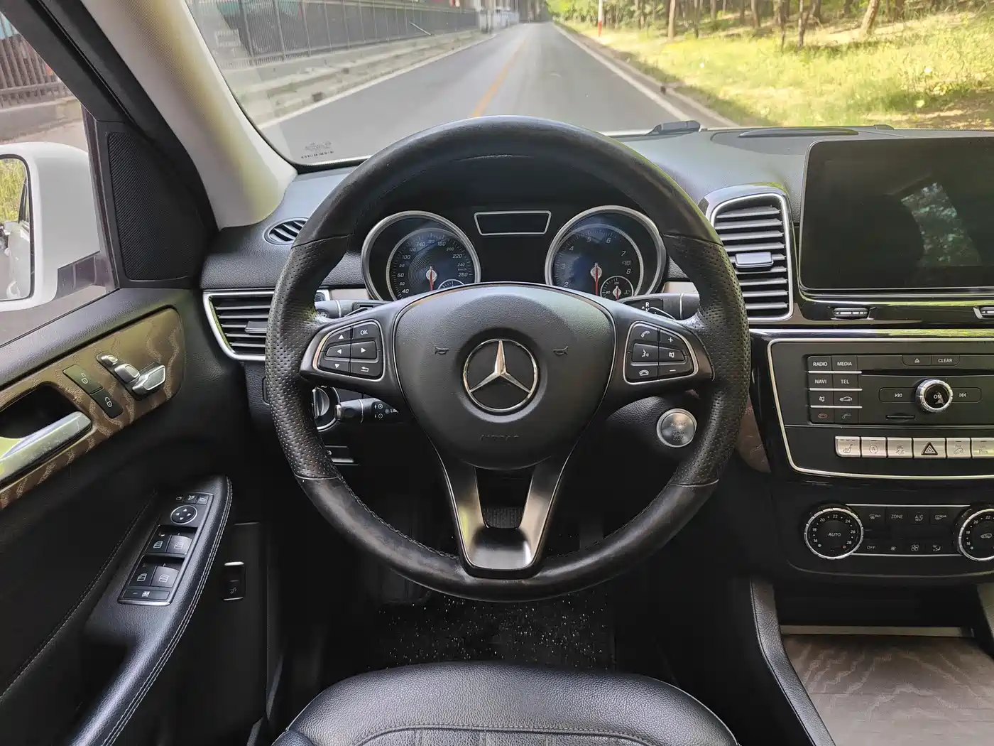 Mercedes-Benz GLE 2016 GLE 320 4MATIC Luxury фото 9