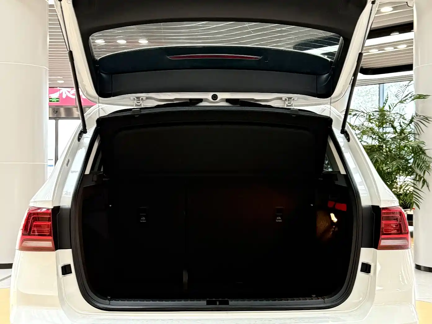Volkswagen Tharu 2022 280TSI FWD Luxury Edition фото 13