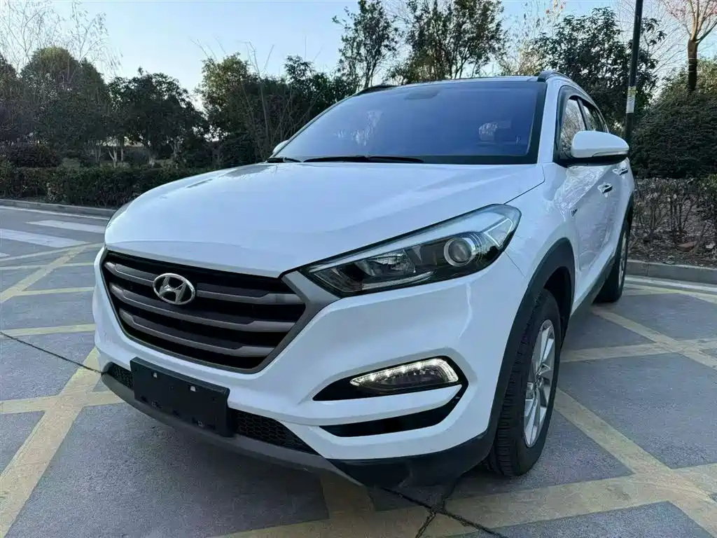 Hyundai Tucson 2018 1.6T DCT 2WD 15th Anniversary Special Edition фото 2
