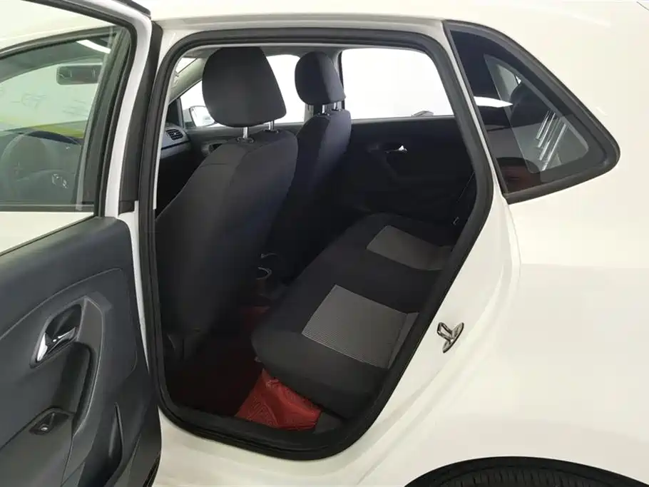Volkswagen Polo 2016 1.4L Automatic Trend фото 11