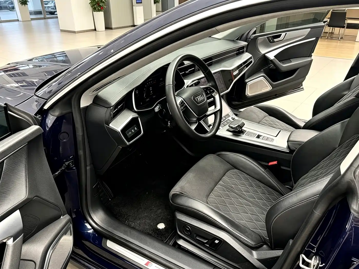 Audi A7L 2024 45TFSI quattro S-line Vision Edition Crystal Package фото 13