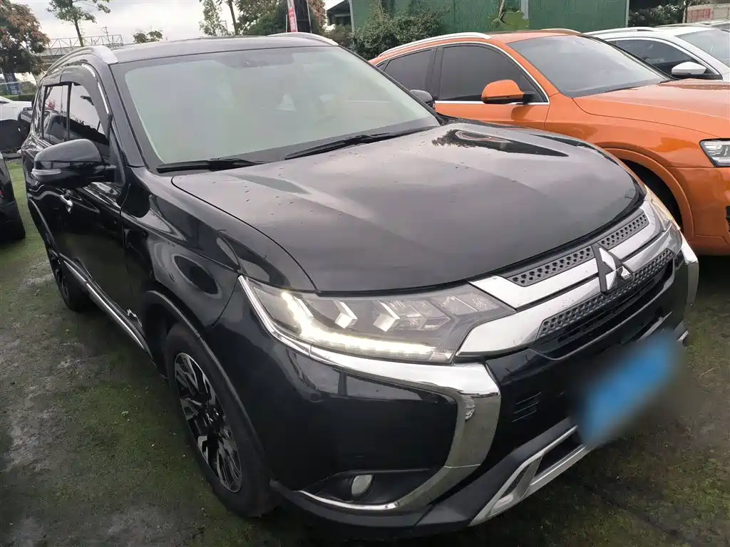Mitsubishi Outlander 2020 2.4L 4WD Luxury 7-seater фото 23