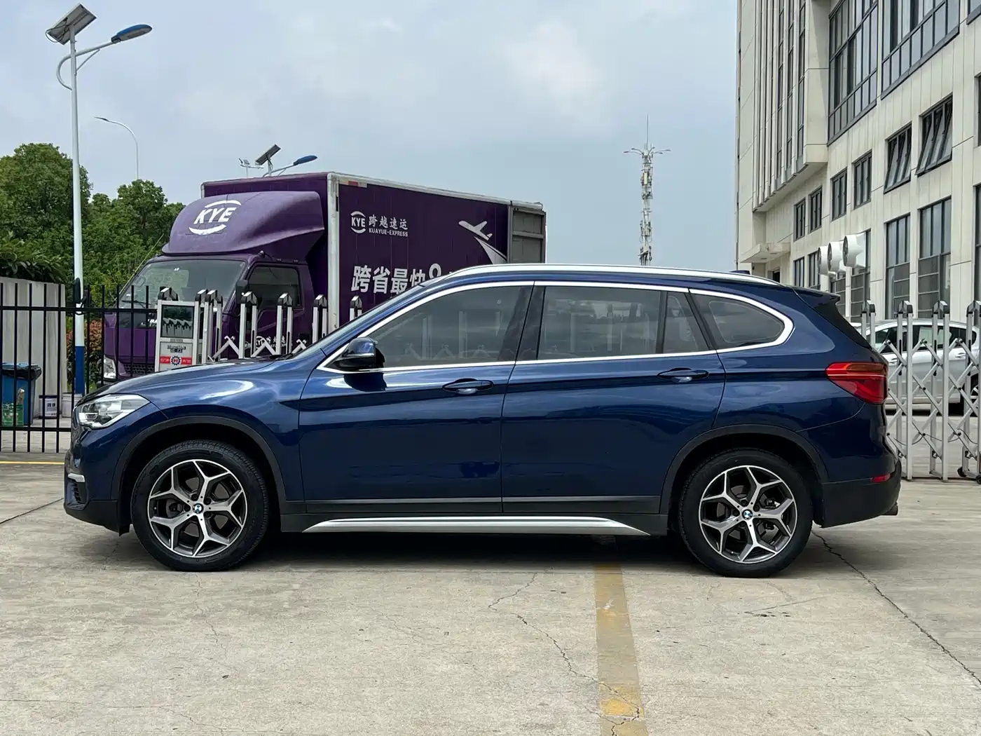BMW X1 2018 sDrive18Li Premium Model фото 4