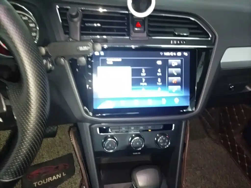 صورة 13 - Volkswagen Tiguan L