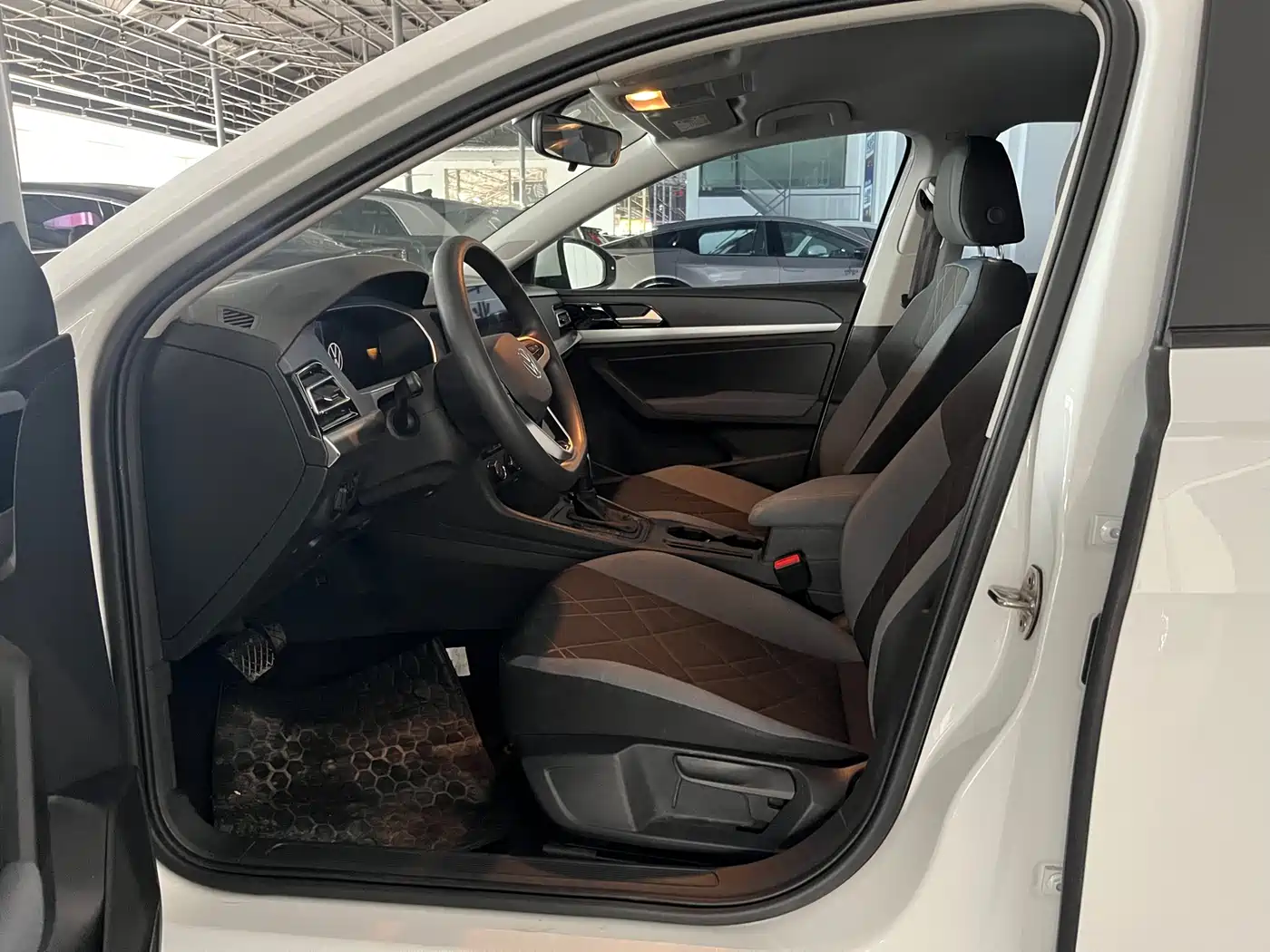 Volkswagen Lavida 2023 1.5L Auto Delight Edition фото 7