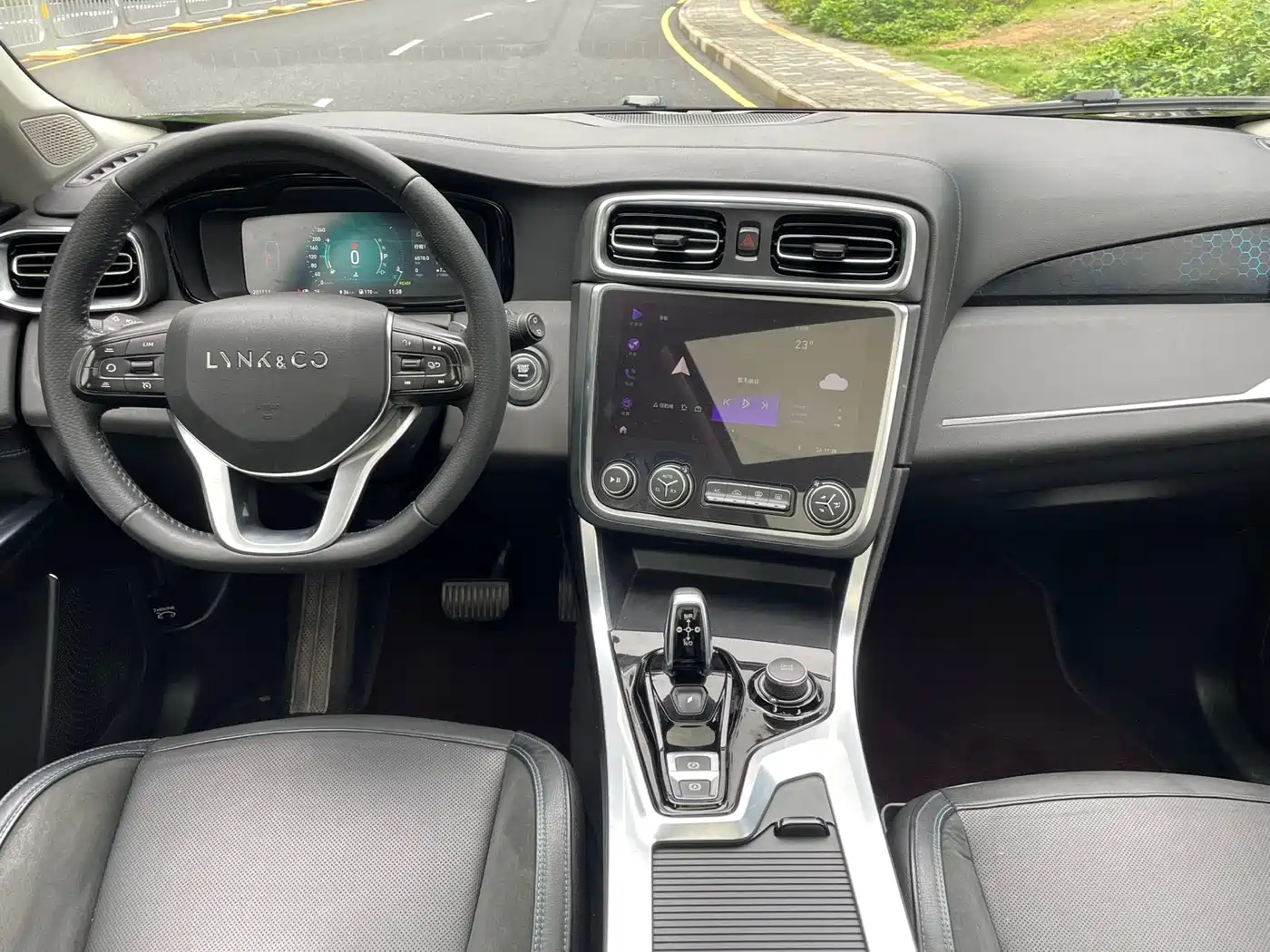 Lynk & Co 01 EM-P 2018 1.5T PHEV Power China V фото 10