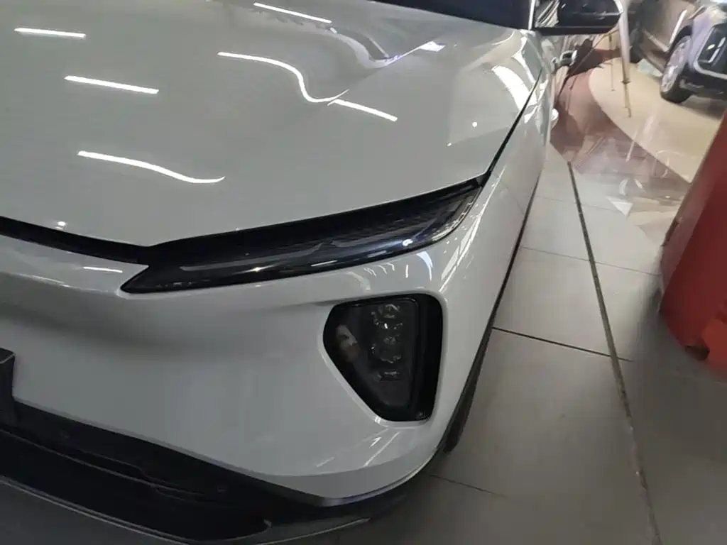 Фото 24 - NIO ES6