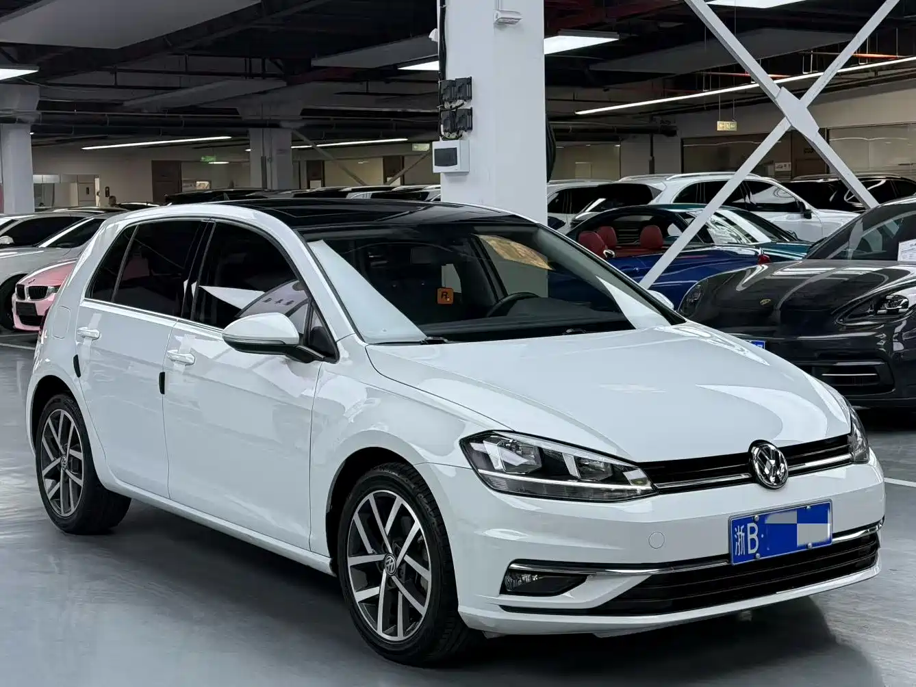 Volkswagen Golf 2020 Beloved Edition 280TSI DSG Comfort фото 3