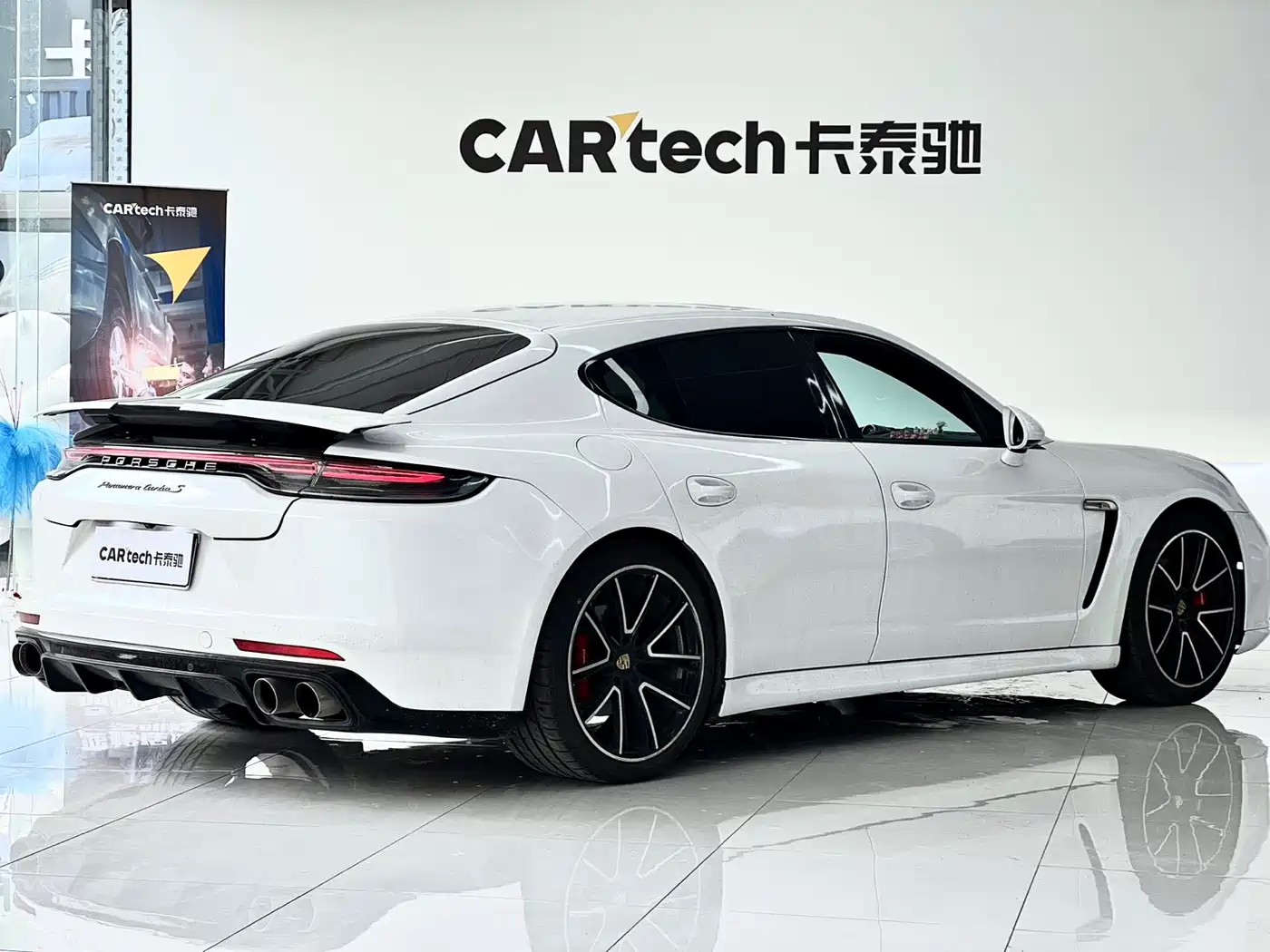 Porsche Panamera 2010 Panamera 4 3.6L фото 6