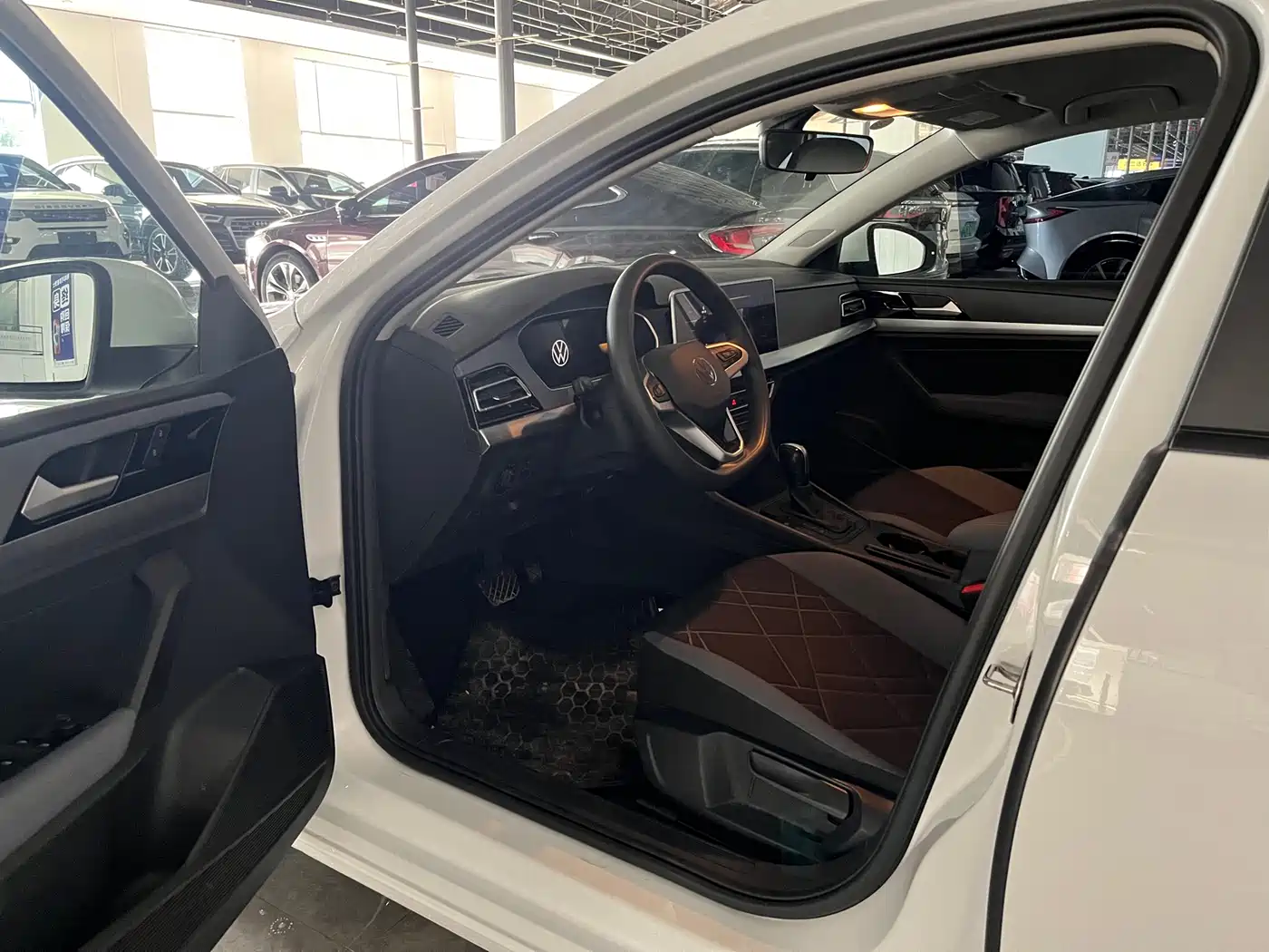 Volkswagen Lavida 2023 1.5L Auto Delight Edition фото 6