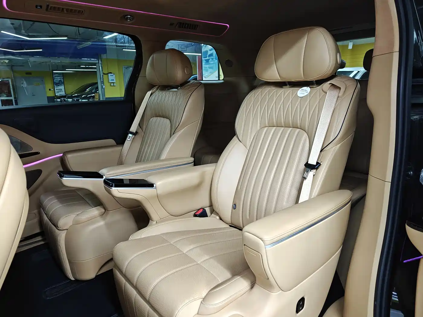 Voyah Auto Voyah Dreamer 2025 PHEV AWD Flagship Kunpeng Edition фото 7