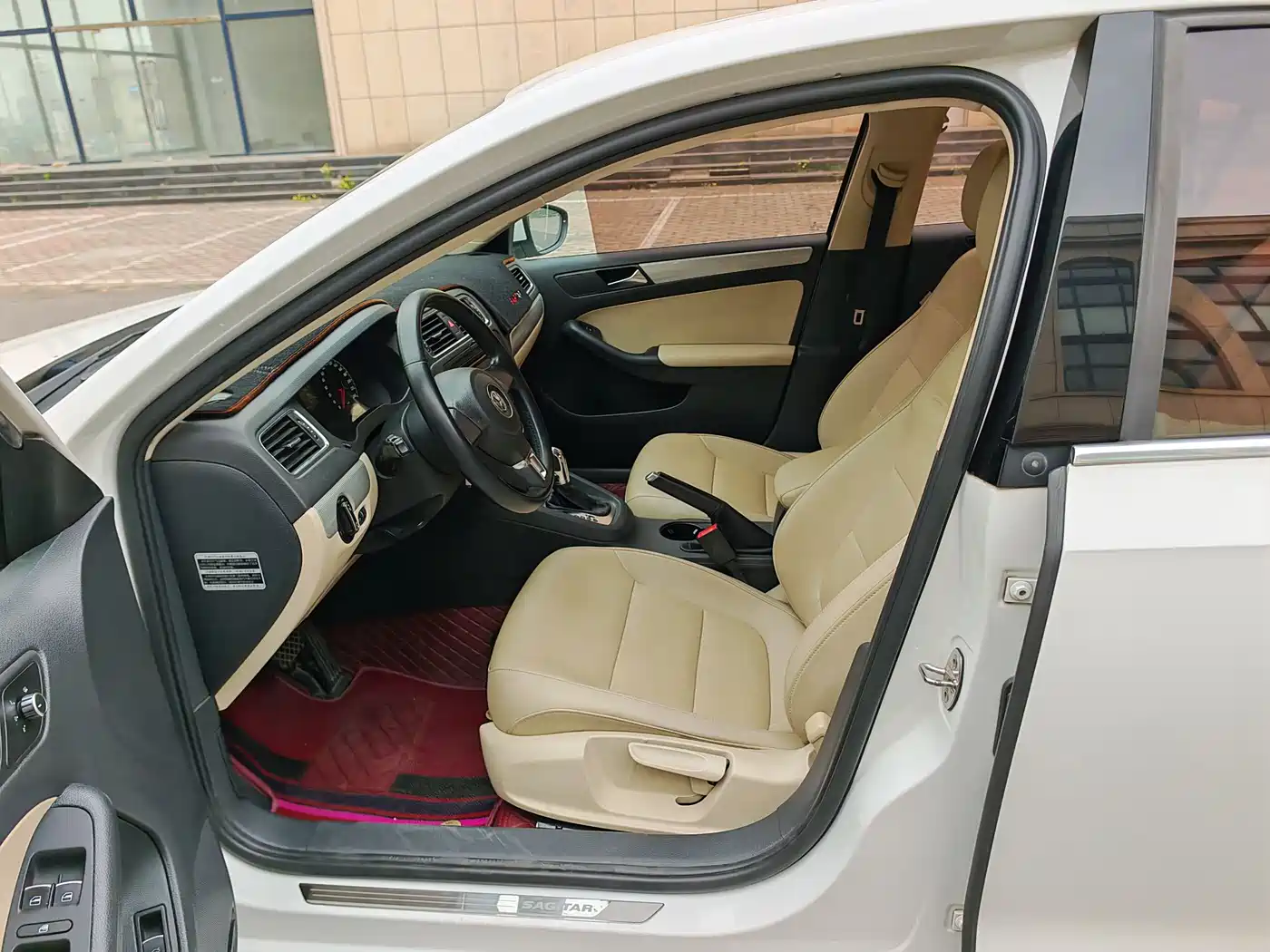 Volkswagen Sagitar 2014 Facelift 1.6L Automatic Comfort фото 7