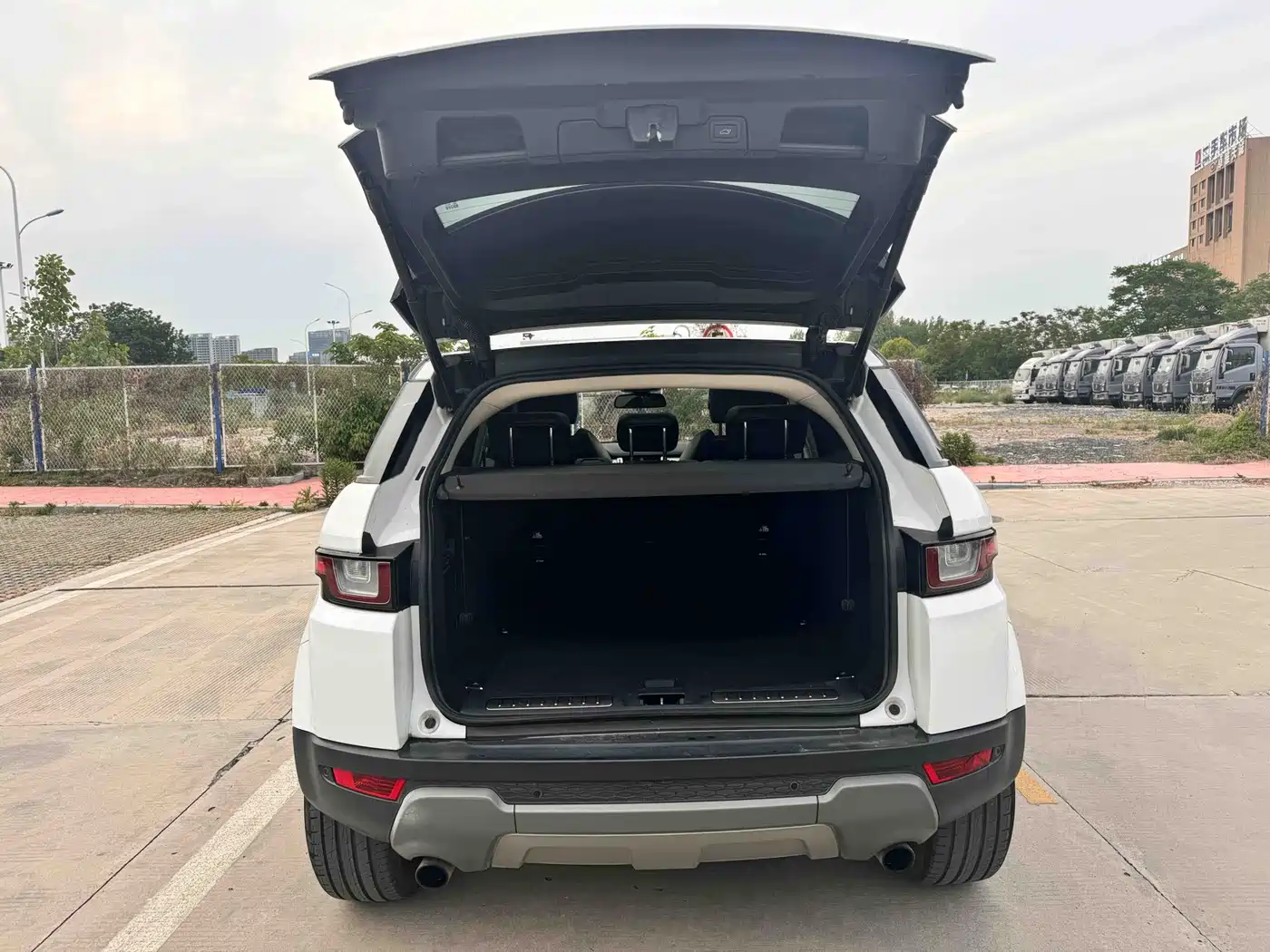 Land Rover Range Rover Evoque 2017 2.0T SE Smart Shine Edition фото 22