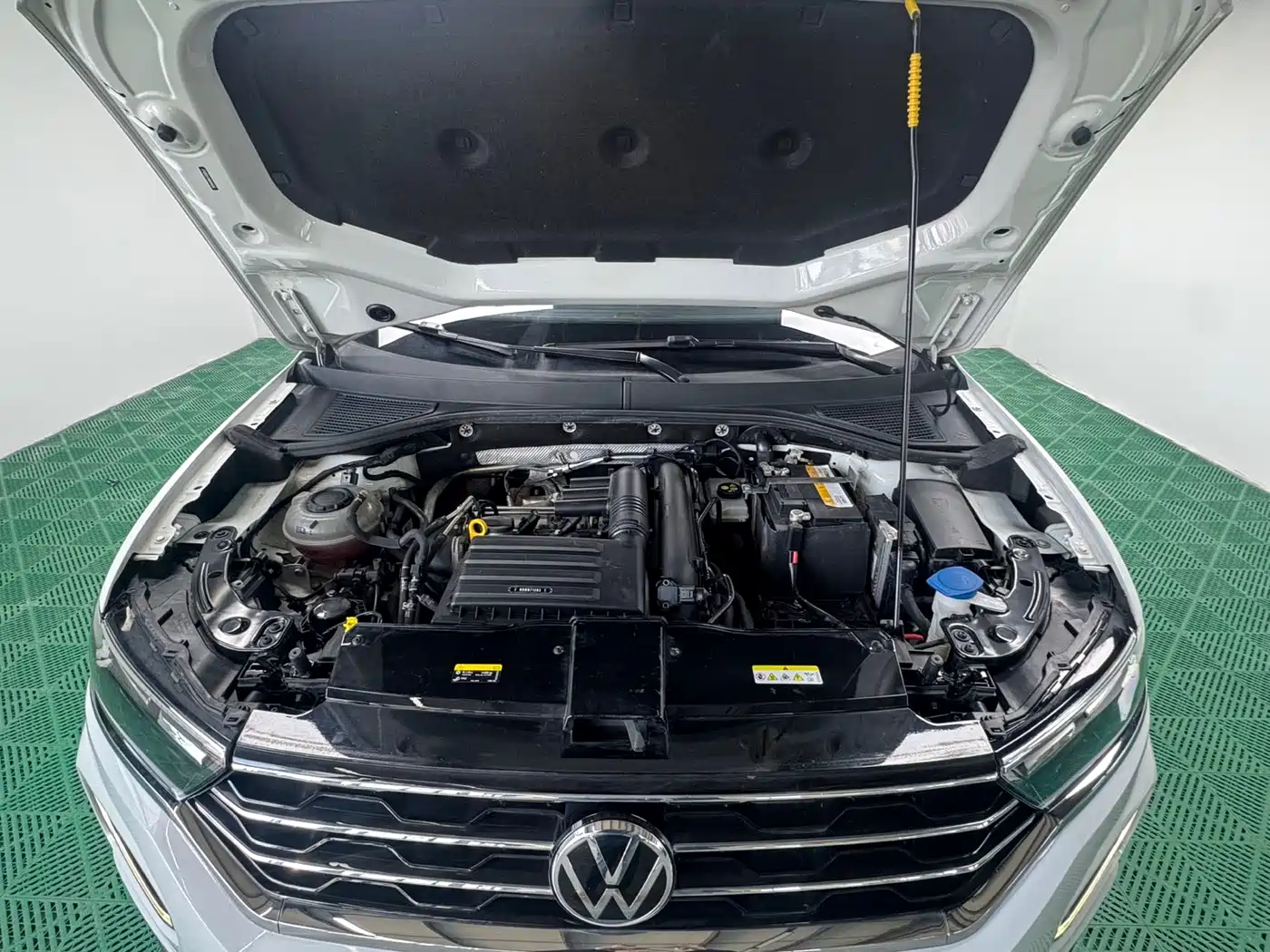 VOLKSWAGEN T ROC EXPLORING SONGS