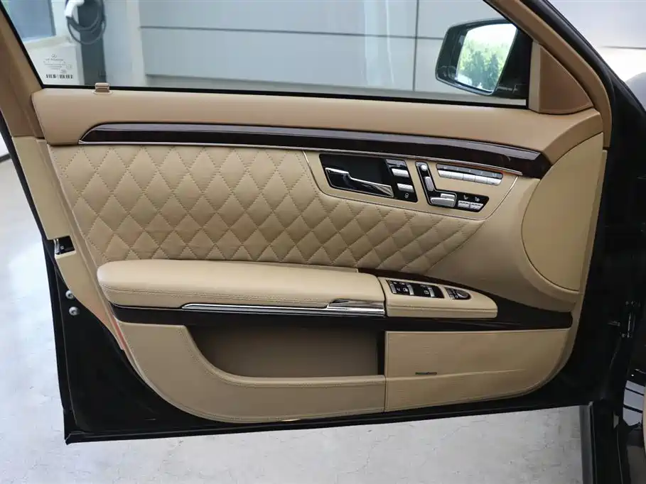 Mercedes-Benz S-Class AMG 2010 AMG S 65 фото 10