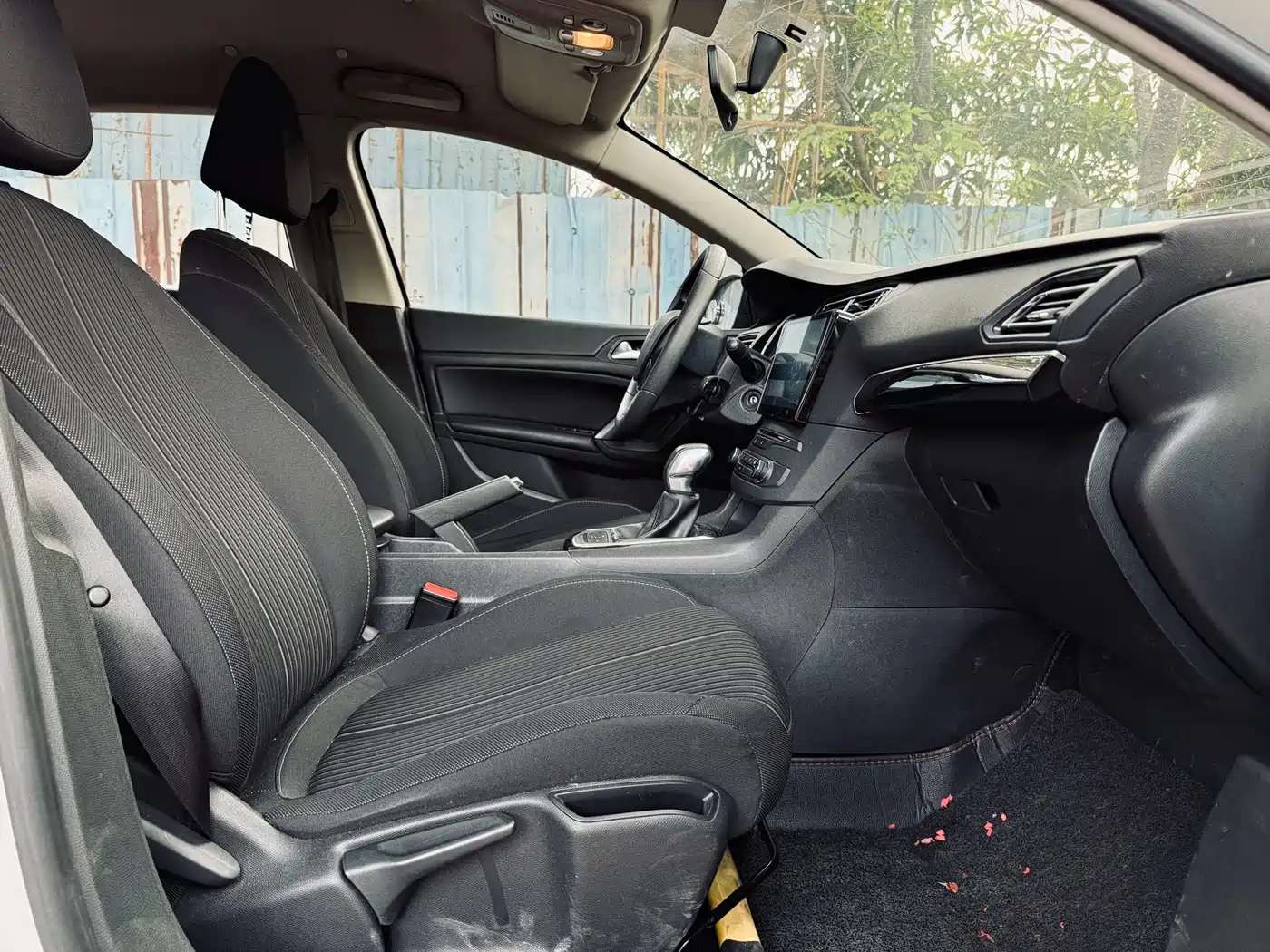 Peugeot 408 2014 1.8L Automatic Leading Edition фото 21
