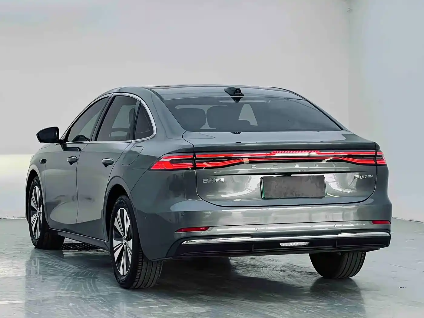 Geely Galaxy Galaxy A7 2025 EM-i 150km Explorer+ Edition фото 7