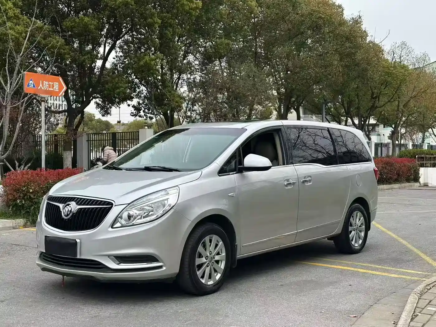 Фото 1 - Buick GL8