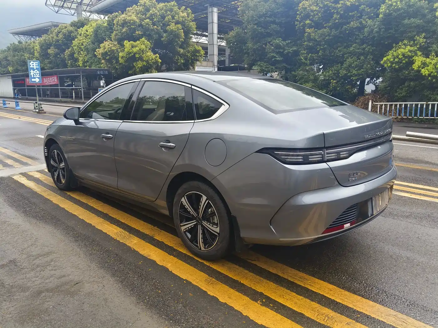 BYD Destroyer 05 2022 DM-i 120KM Premium фото 7