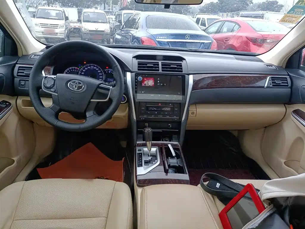 Toyota Camry 2015 2.0G Leading Edition фото 6