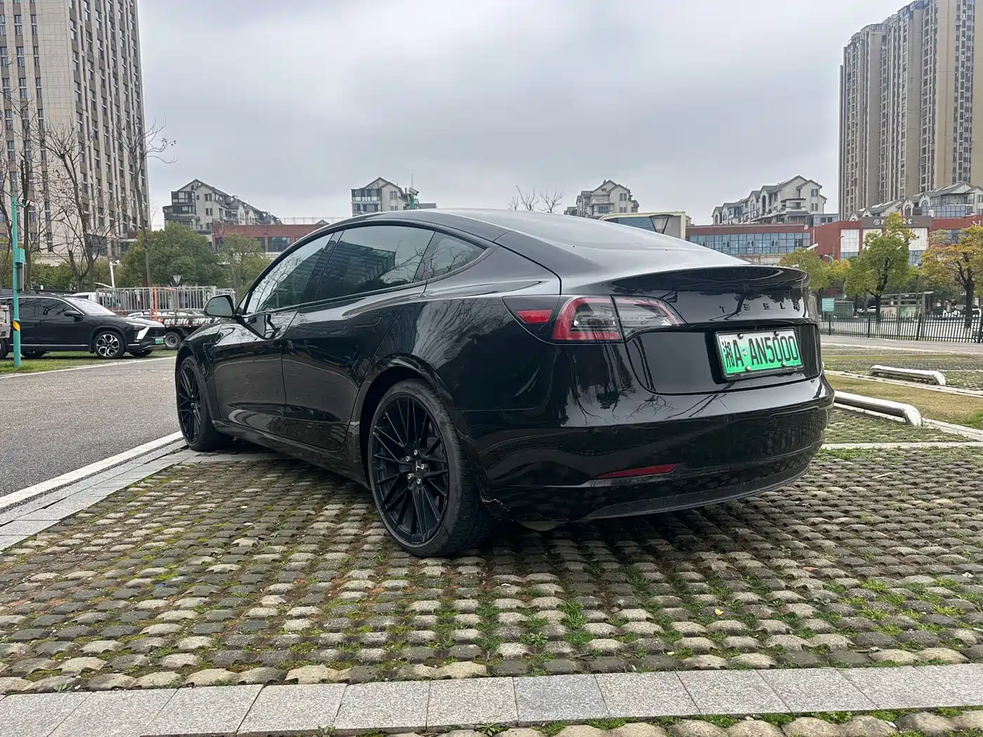 TESLA MODEL 3