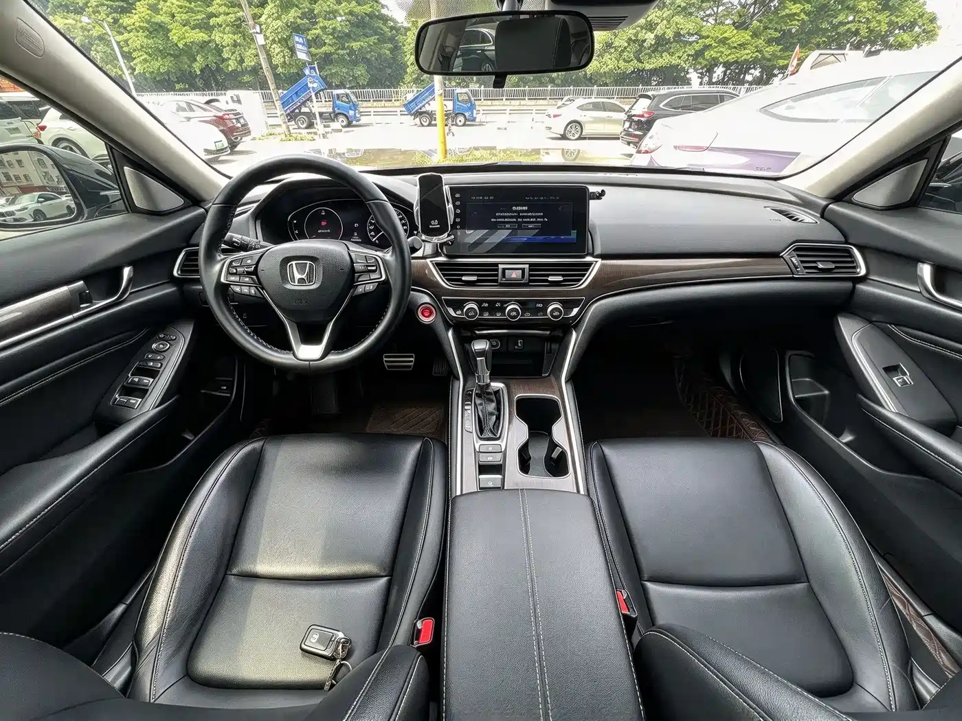 Фото 9 - Honda Accord