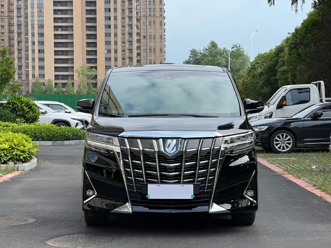 Toyota Alphard 2020 Hybrid 2.5L Premium Edition фото 2