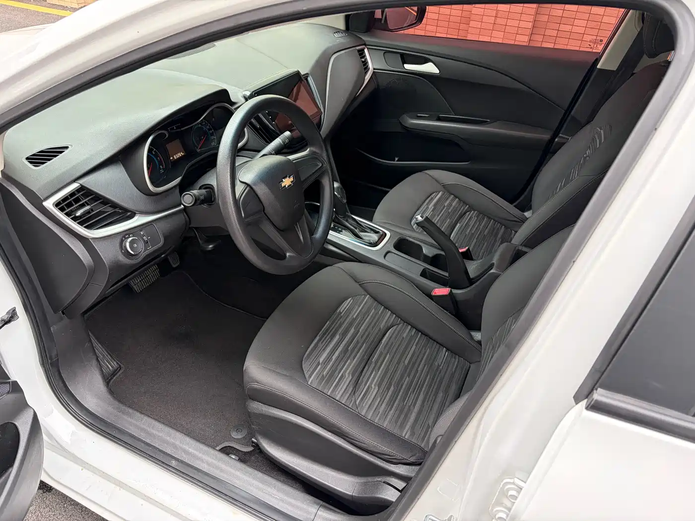 Chevrolet Cavalier 2018 320 Auto Enjoy Sunroof Edition фото 4