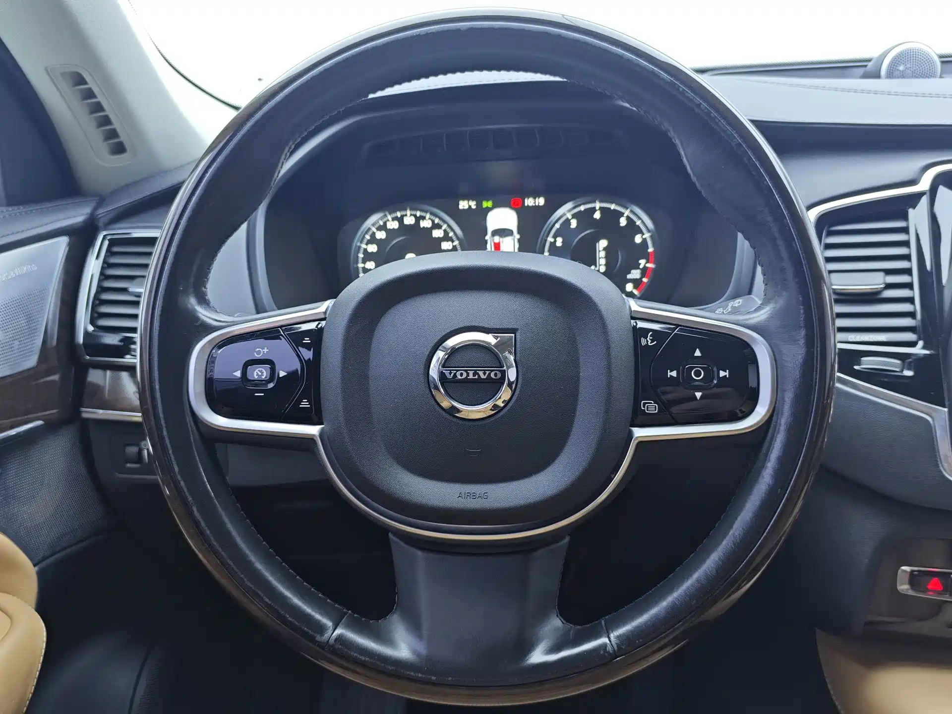 Photo 15 - Volvo XC90