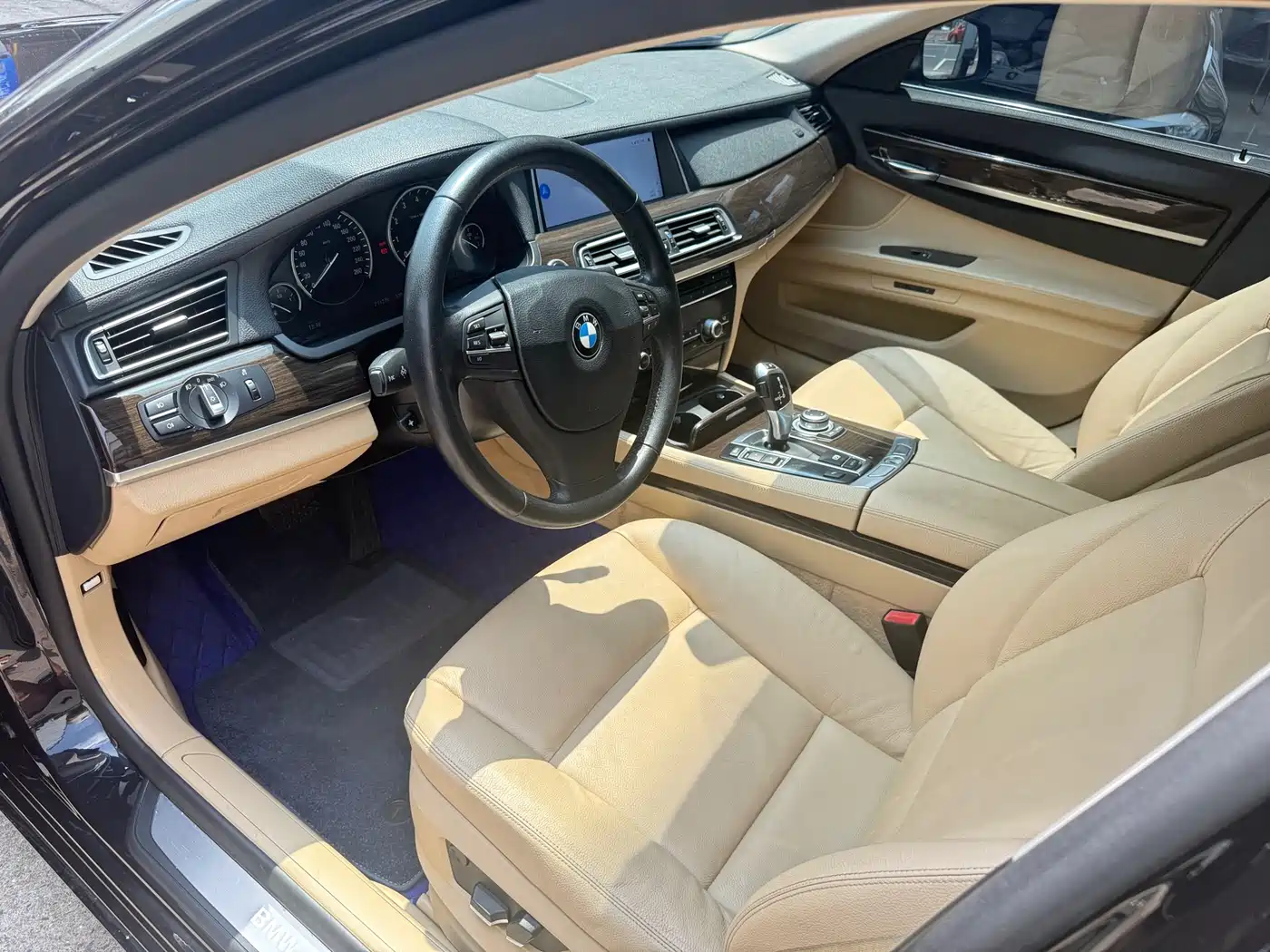 BMW 7 Series 2009 730Li Luxury фото 3