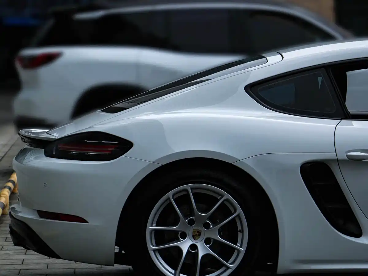 Porsche 718 2018 Cayman 2.0T фото 6