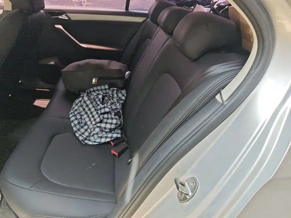 Volkswagen Jetta 2013 1.6L Automatic Comfort фото 14