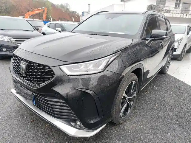 TOYOTA CROWN LUFANG 2024
