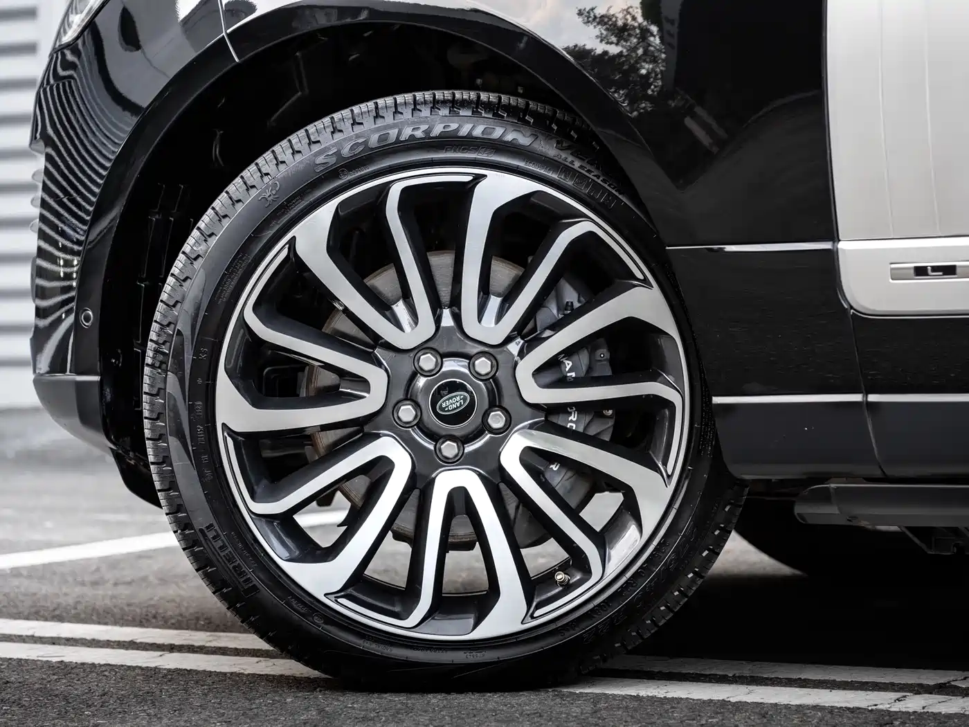 Land Rover Range Rover 2020 3.0 L6 Supreme Creation Extended Version фото 3
