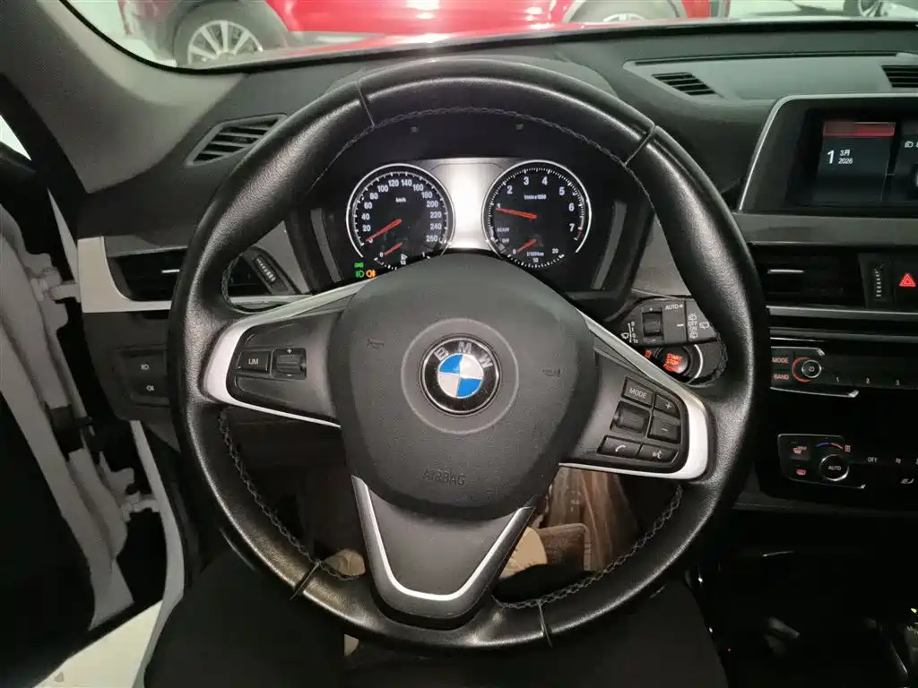 BMW X1 2019 sDrive18Li Premium Model фото 7
