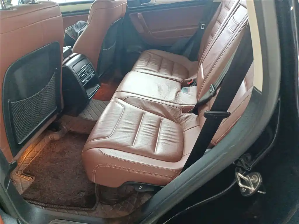 Volkswagen Touareg 2016 3.0TSI Glamour Edition фото 17