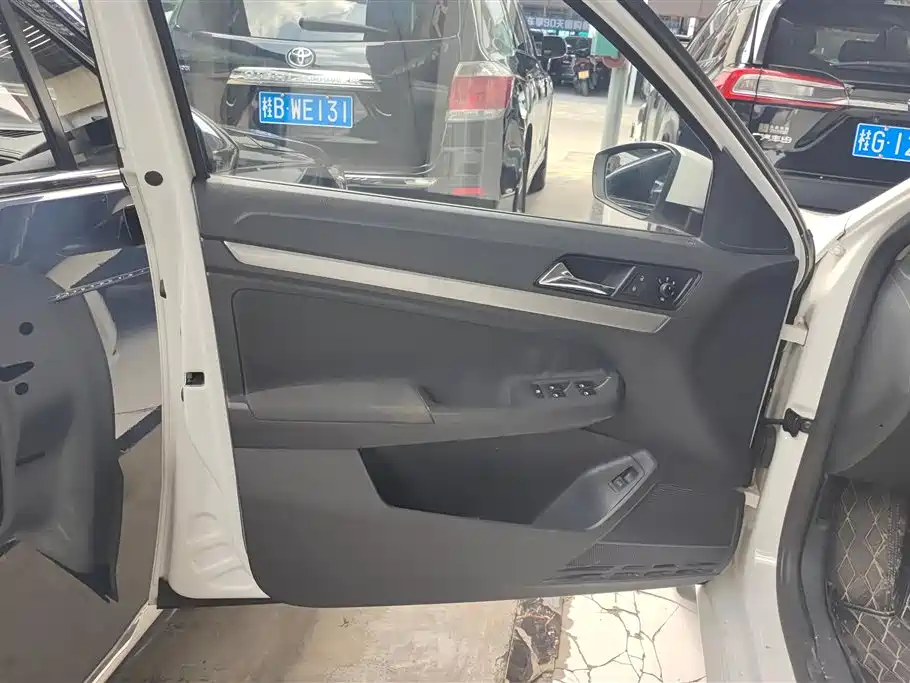 Volkswagen Lavida 2017 1.6L Automatic Trend Edition фото 7